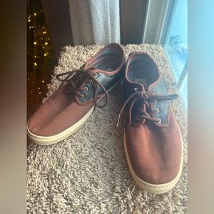 VANS OFF THE WALL CLASSIC SHOE
MENS SIZE 10